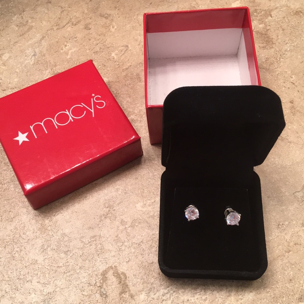 Cubic zirconia studs